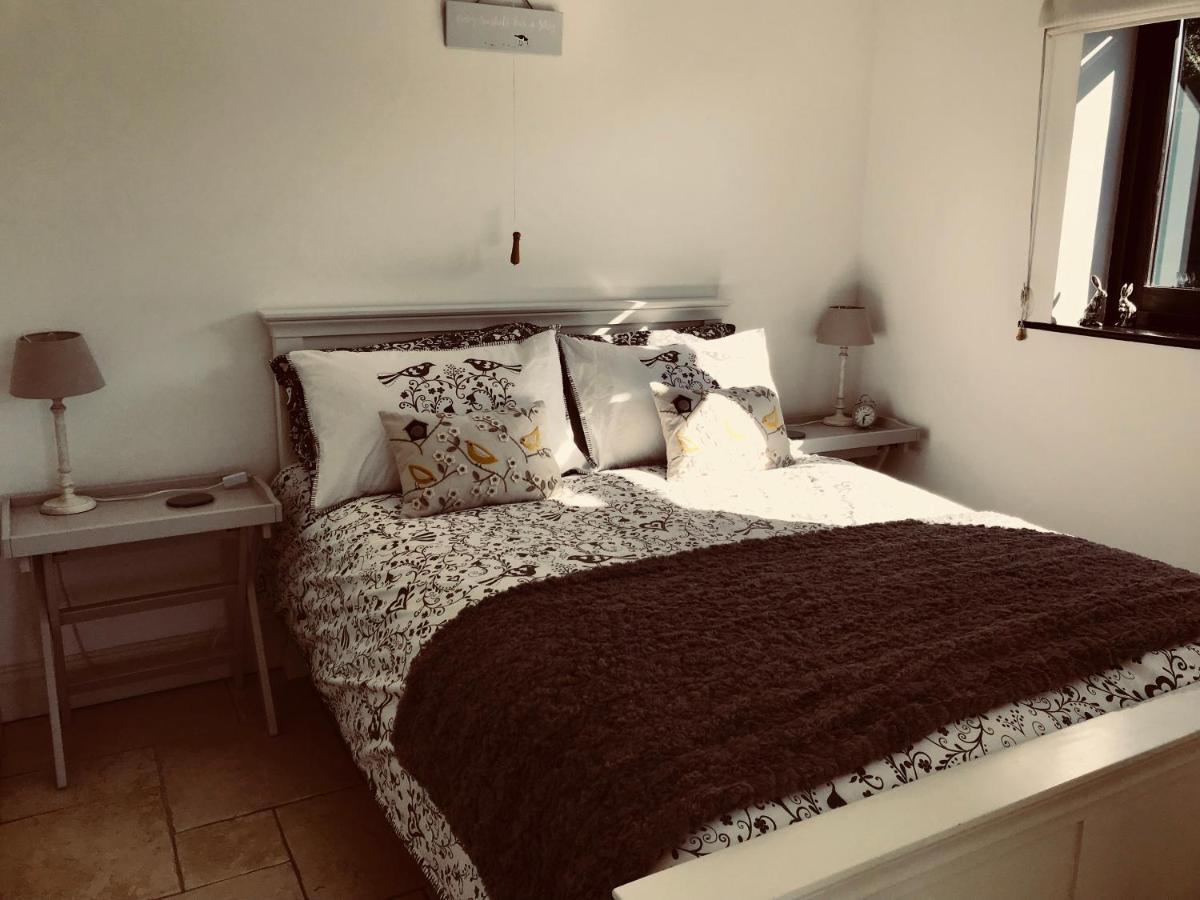 Bed and Breakfast The Cow Hide Arundel Esterno foto